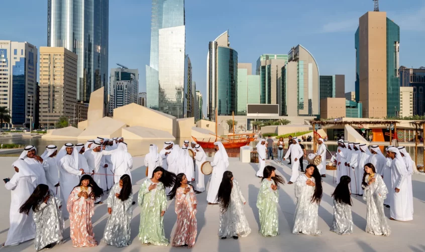 Traditional-Emirati-Male-Al-Ayalah-Dance-at-Al-Hosn-Festival