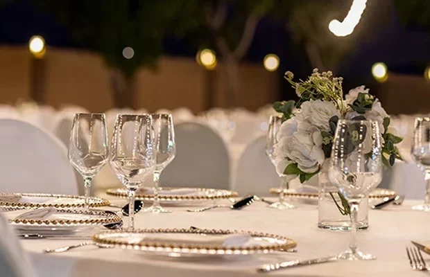 Luxuriously decorated wedding table with wine glasses and flowers